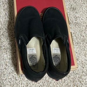 all black slip on vans 🖤